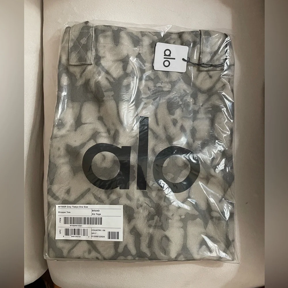 ALO Yoga nwt alo